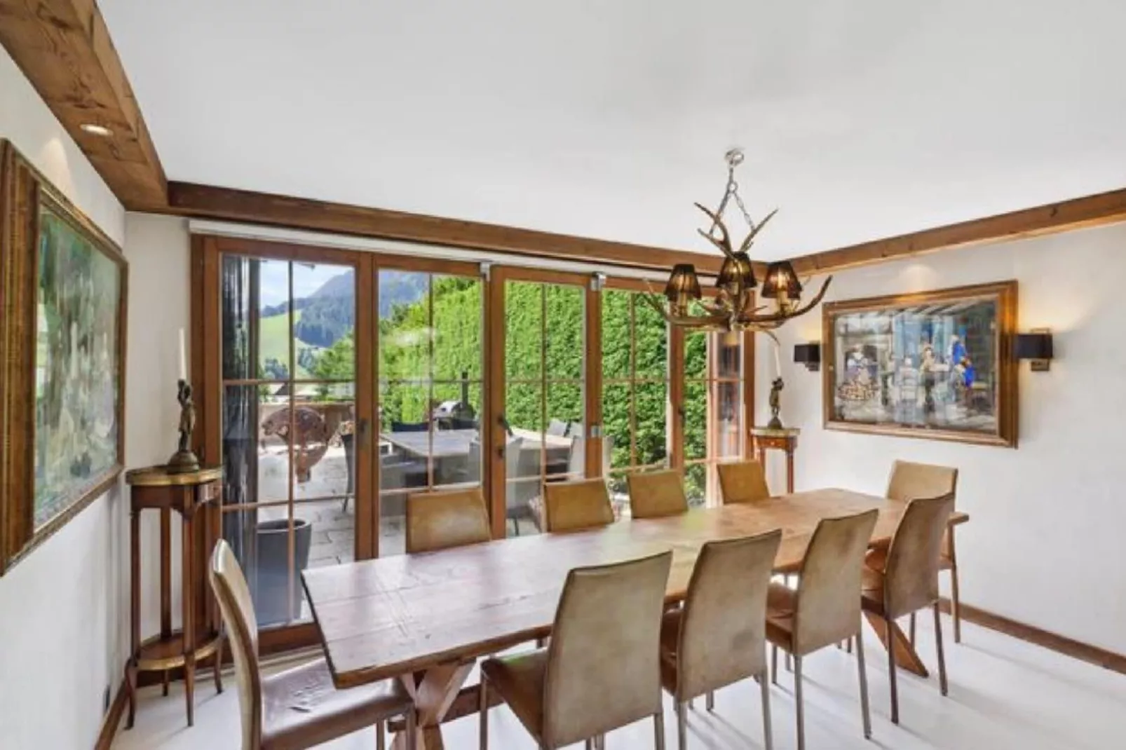7-bedroom Chalet Private Pool and Stunning Views-Dining room