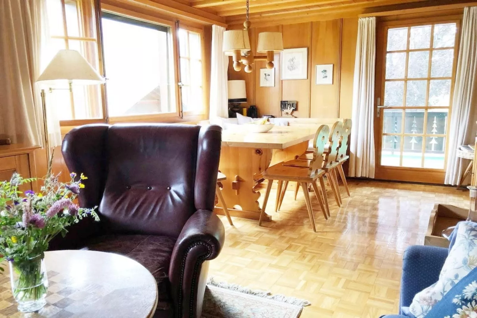 Cute Chalet with Breathtaking Views-Living room