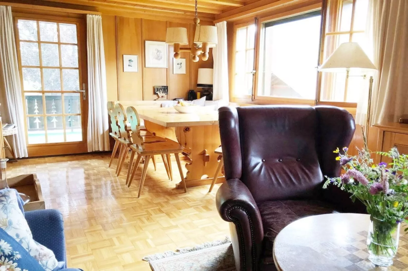 Cute Chalet with Breathtaking Views-Living room