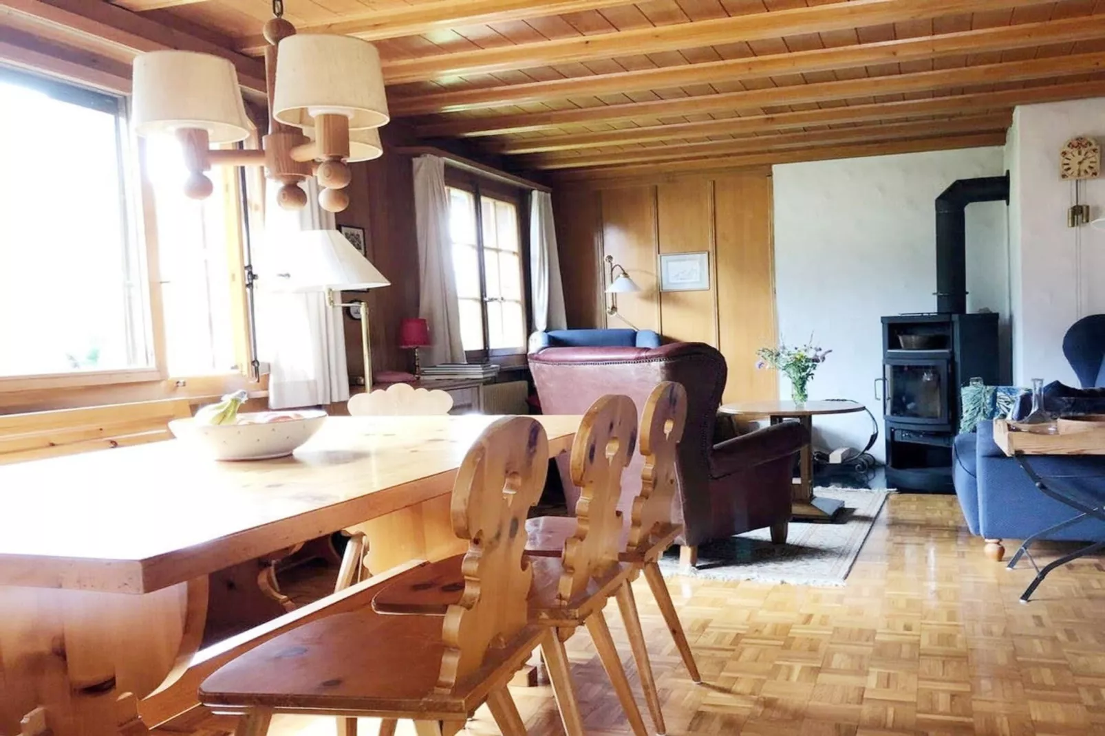 Cute Chalet with Breathtaking Views-Dining room