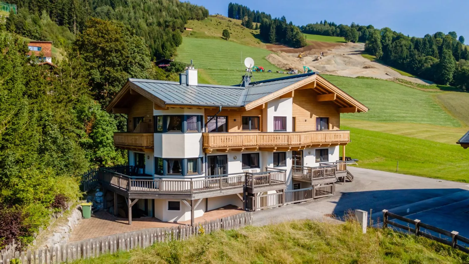 Traumlage Ski in - Ski out-Exterior summer