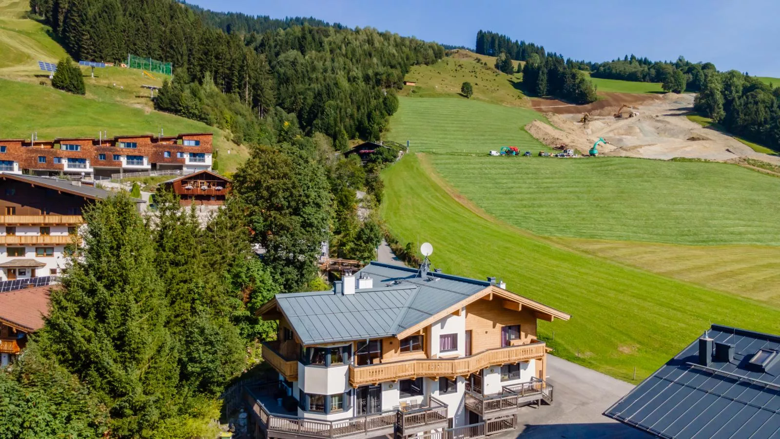 Traumlage Ski in - Ski out-Exterior summer