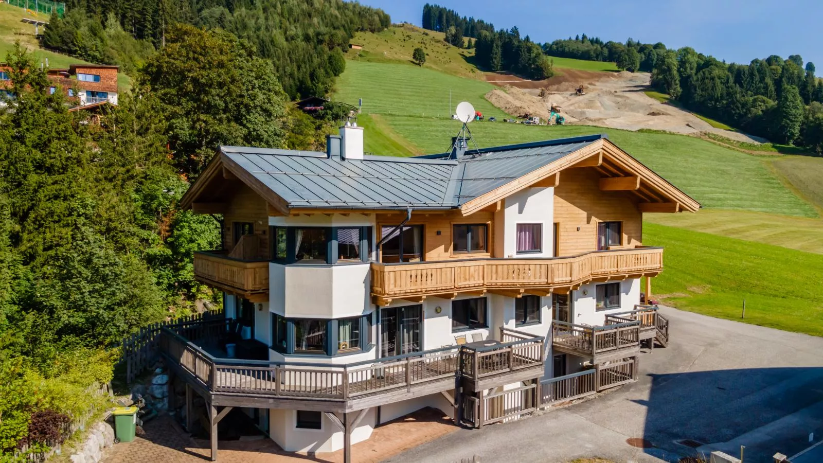Traumlage Ski in - Ski out-Exterior summer