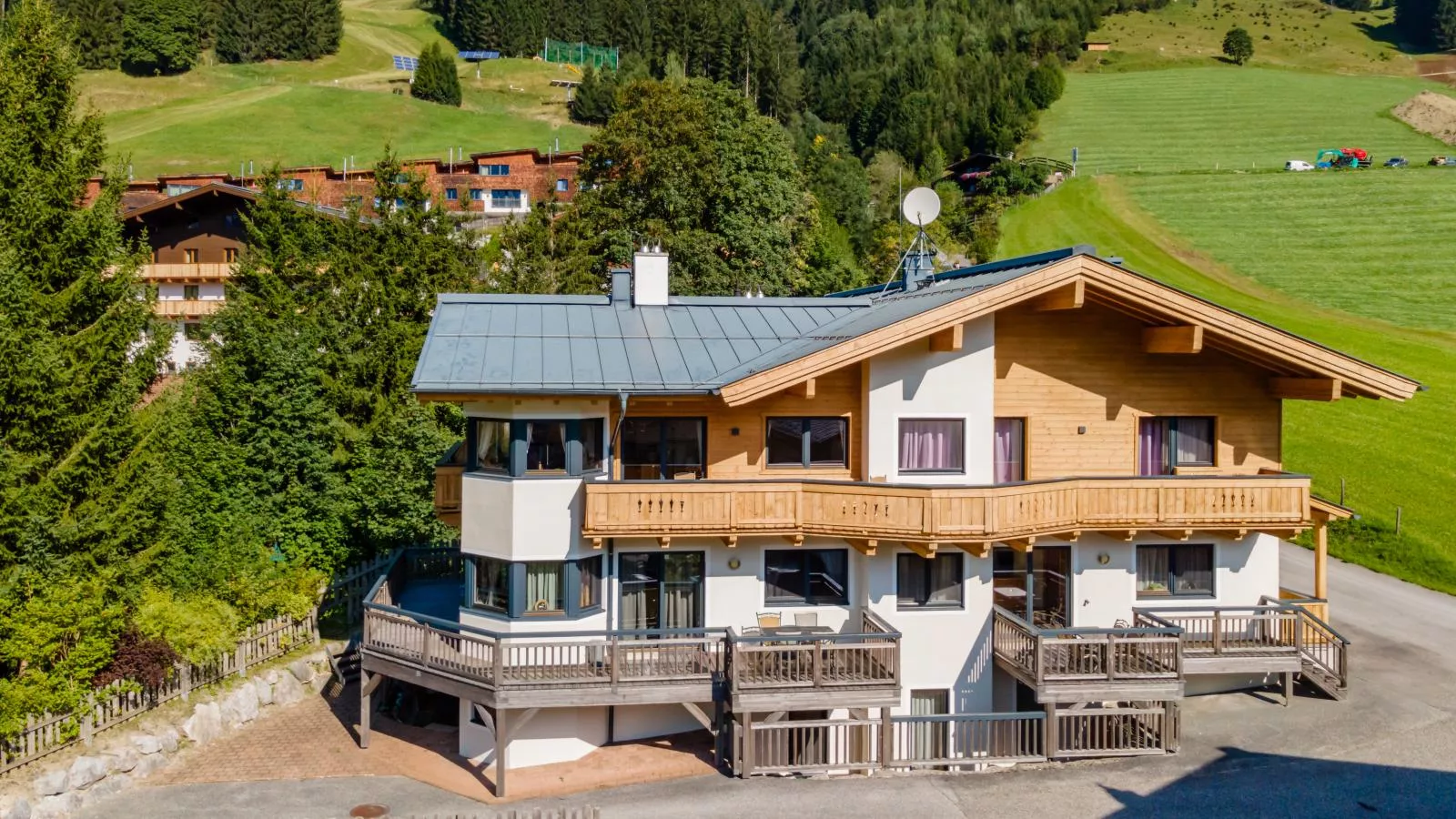 Traumlage Ski in - Ski out-Exterior summer