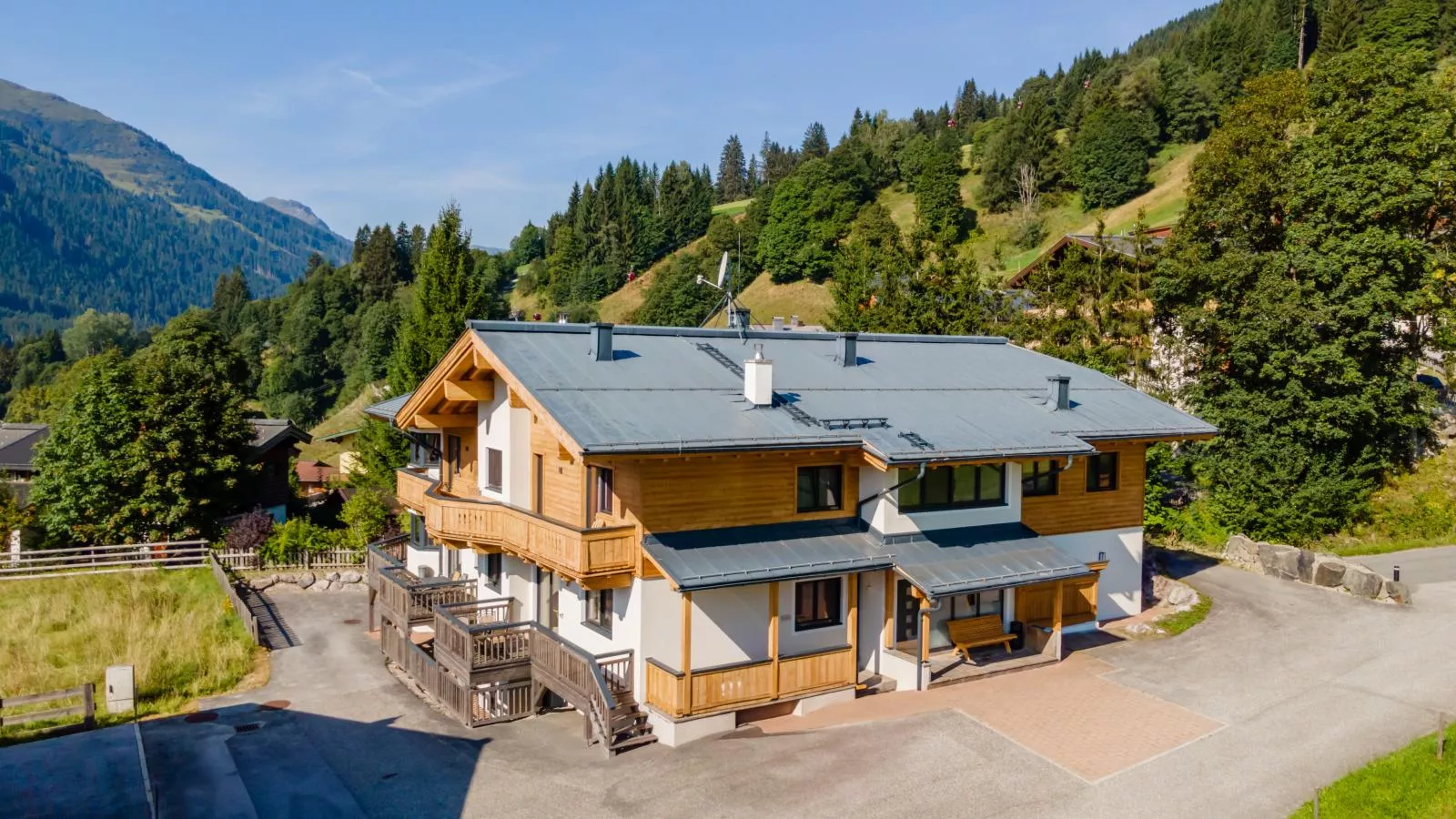 Traumlage Ski in - Ski out-Exterior summer