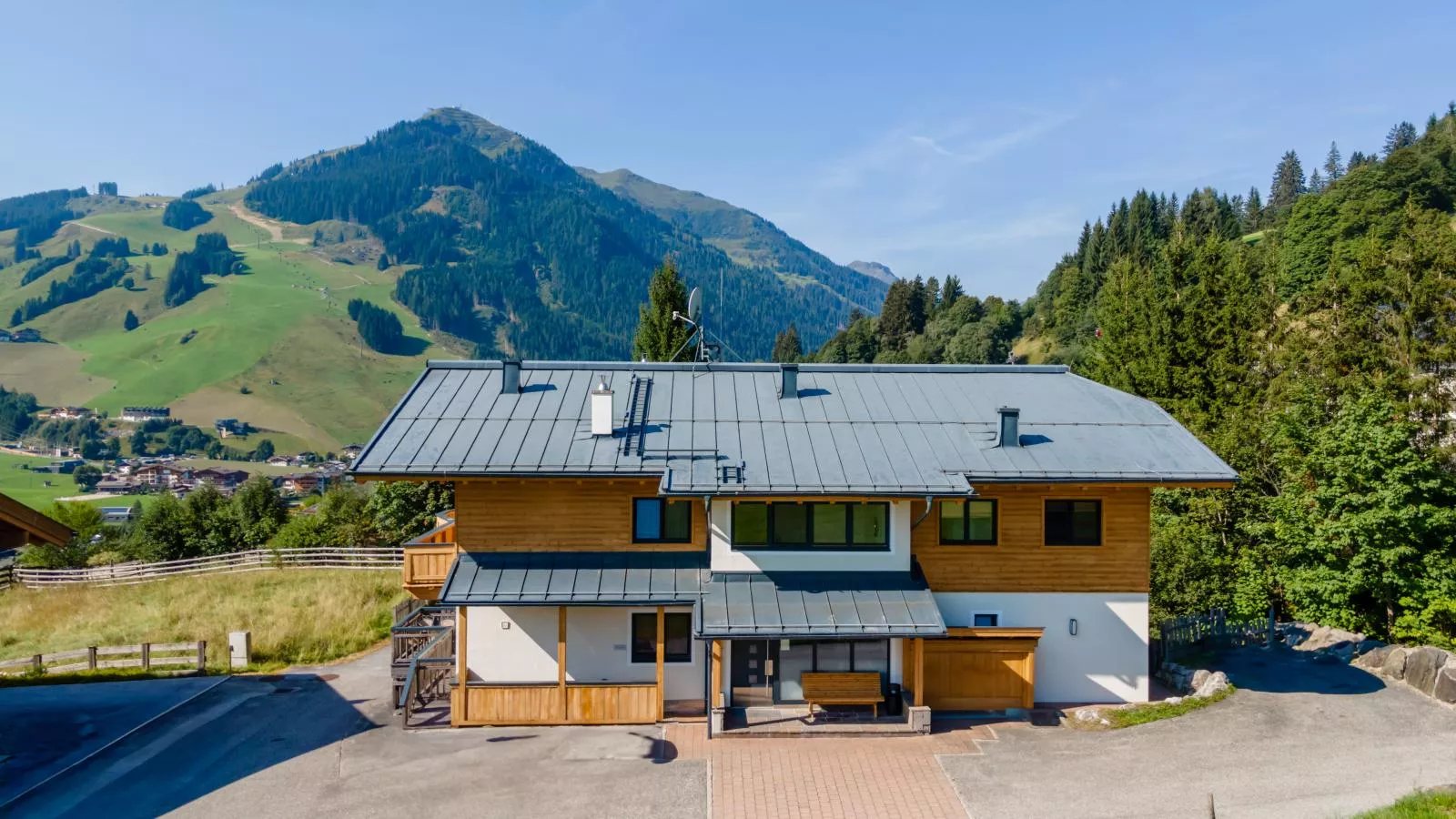 Traumlage Ski in - Ski out-Exterior summer