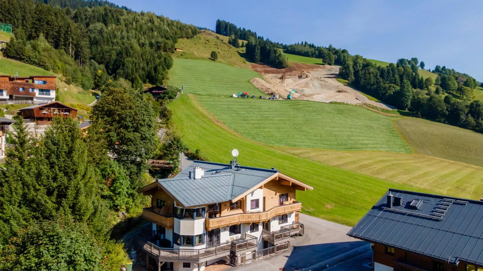 Panoramablick Ski in - Ski out-Exterior summer