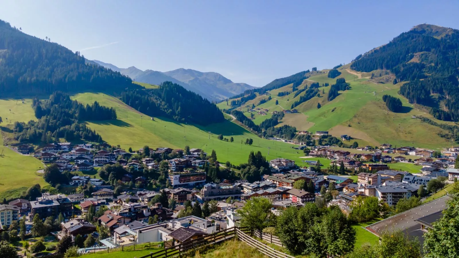 Panoramablick Ski in - Ski out-View summer
