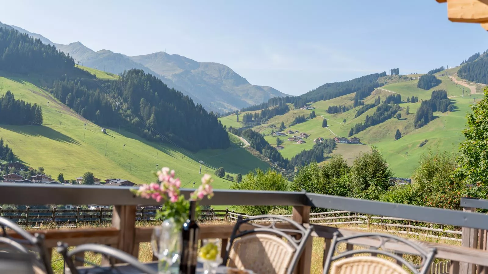 Panoramablick Ski in - Ski out-View summer