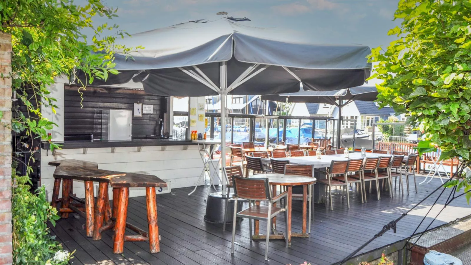 De Kaag Watersport Groepsaccommodatie - 50 pers-Gardens summer