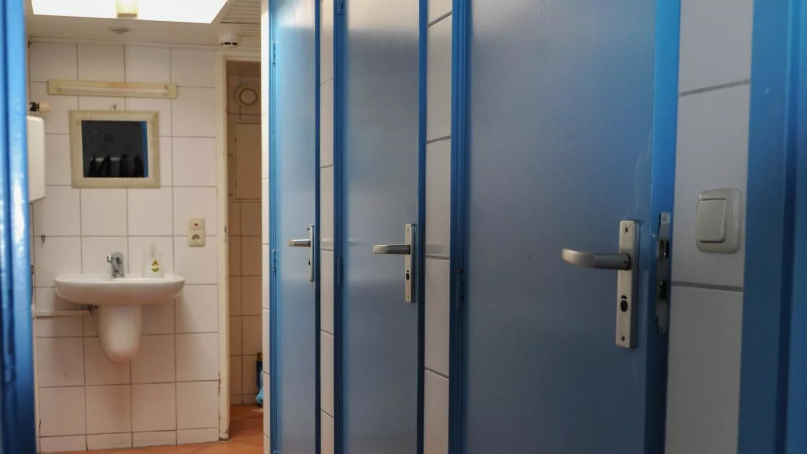 De Kaag Watersport Groepsaccommodatie - 50 pers-Bathroom