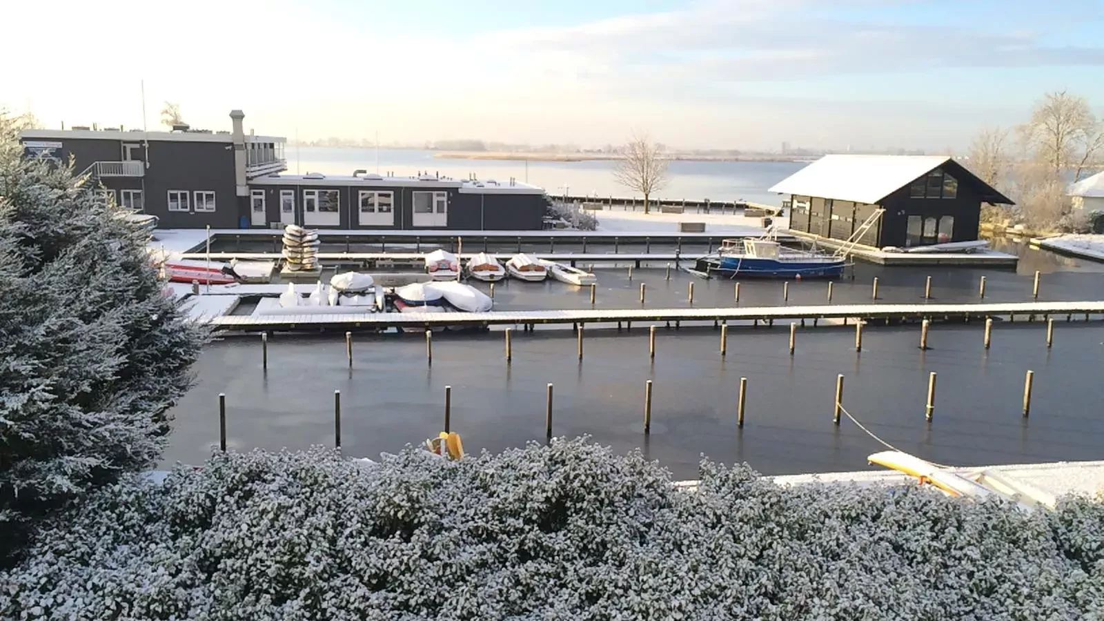 De Kaag Watersport Groepsaccommodatie - 50 pers-Water view