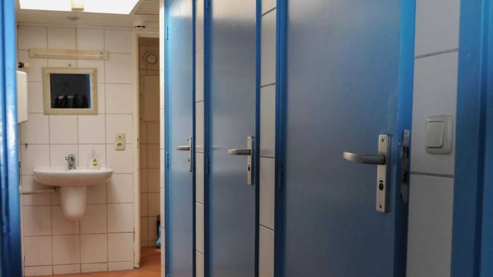 De Kaag Watersport Groepsaccommodatie - 30 pers-Bathroom