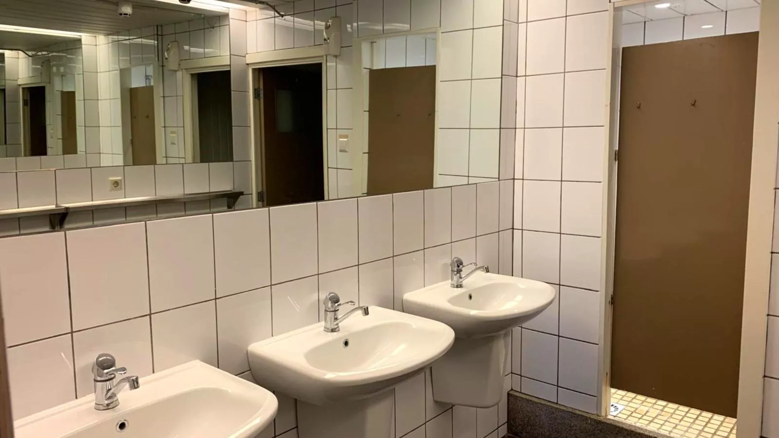 De Kaag Watersport Groepsaccommodatie - 30 pers-Bathroom