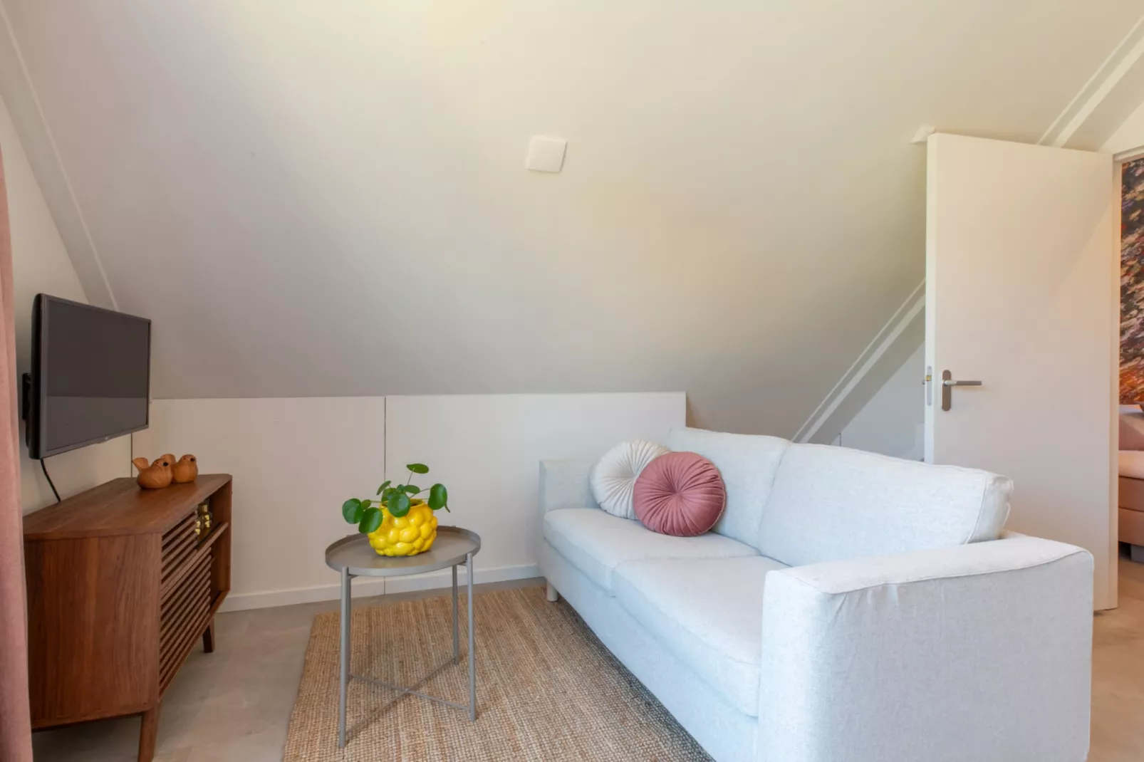 Appartement 'Bed by Al' - Hoofdstraat 16 a  Kortgene-Living room