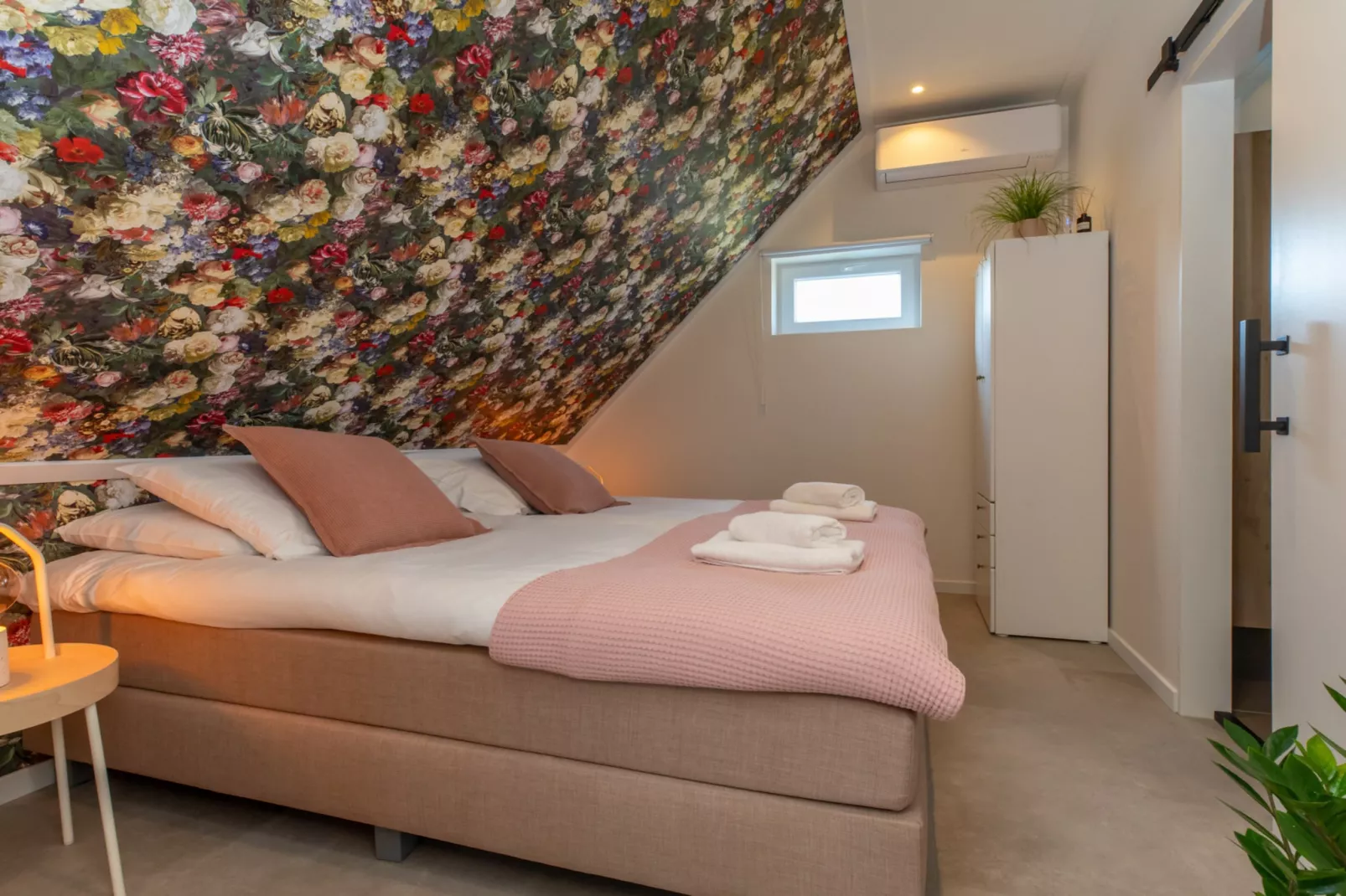 Appartement 'Bed by Al' - Hoofdstraat 16 a  Kortgene-Bedroom
