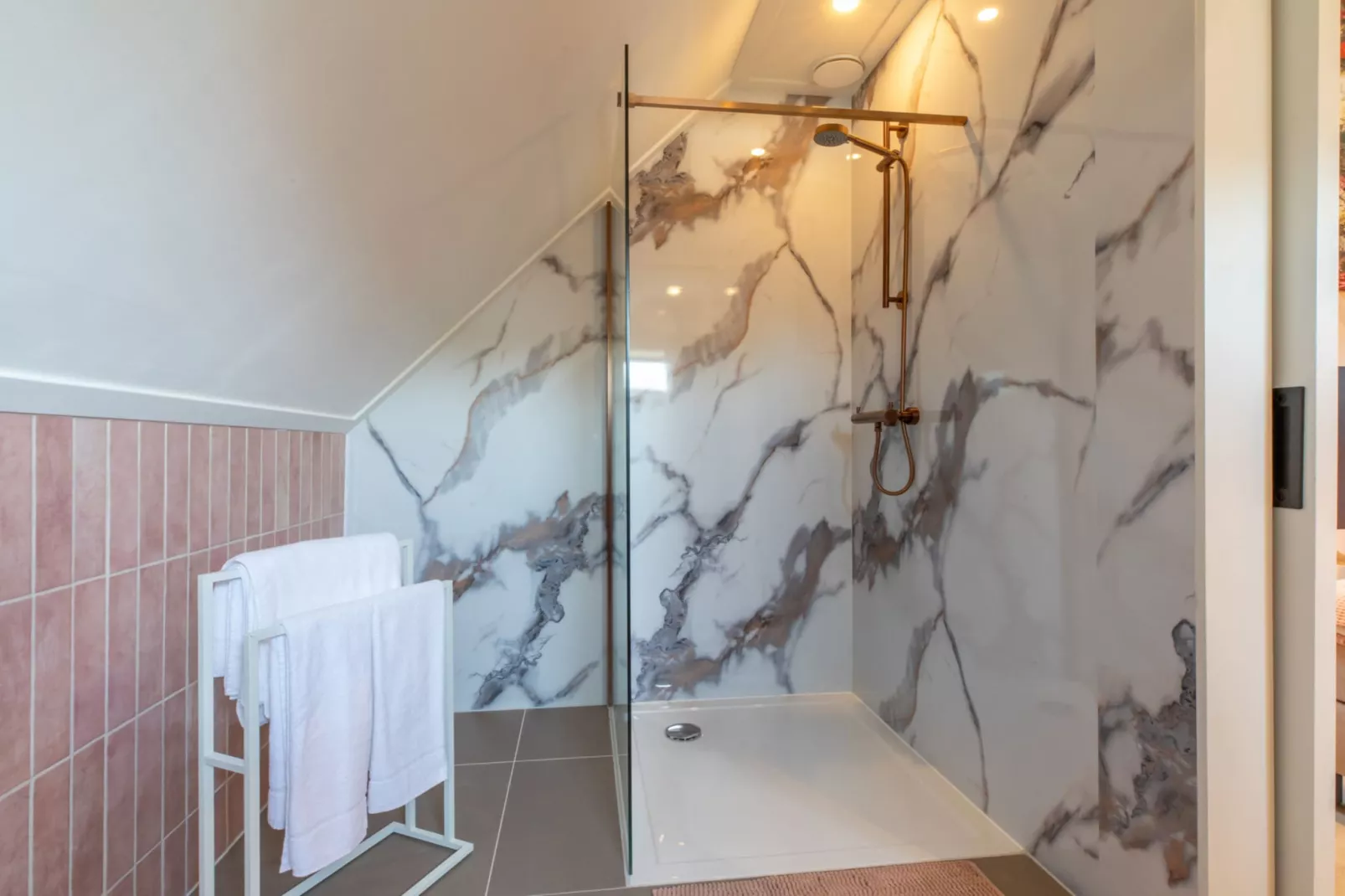 Appartement 'Bed by Al' - Hoofdstraat 16 a  Kortgene-Bathroom