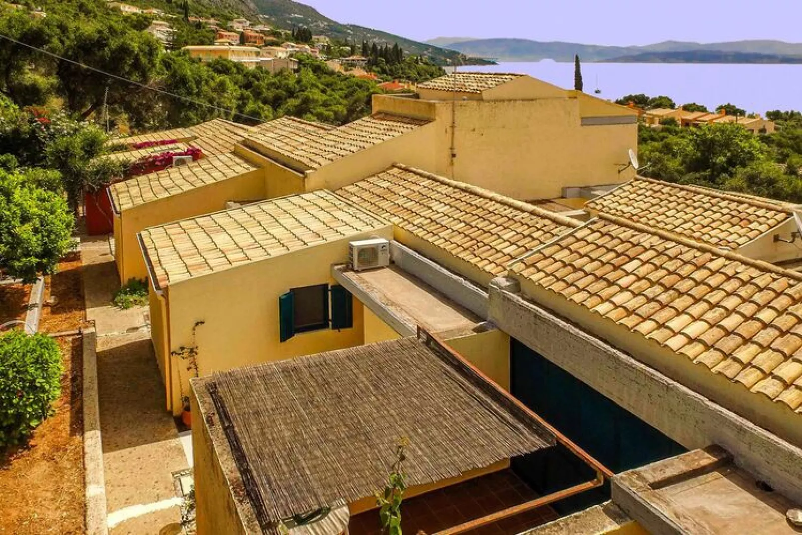 Apartments Manto, Barbati-2-bedroom-apartment, upper floor-Außenbereich Sommer