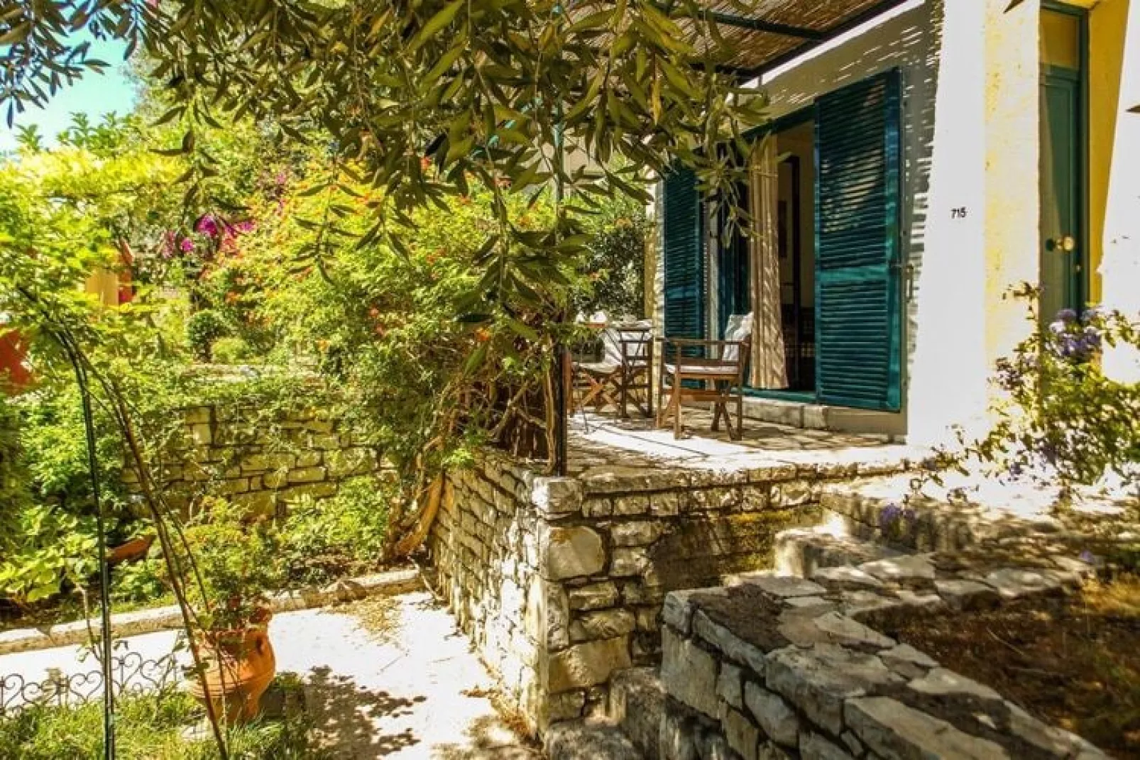 Apartments Manto, Barbati-2-bedroom-apartment, upper floor-Außenbereich Sommer