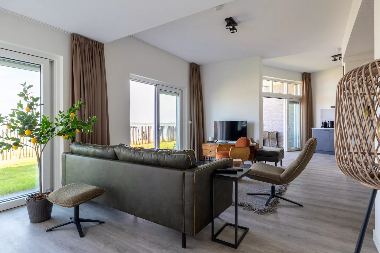 Luxe appartement Vista Maris 'Laguna Beach House' - Havenweg 8-32  Sint-Annaland Oosterschelde-Living room
