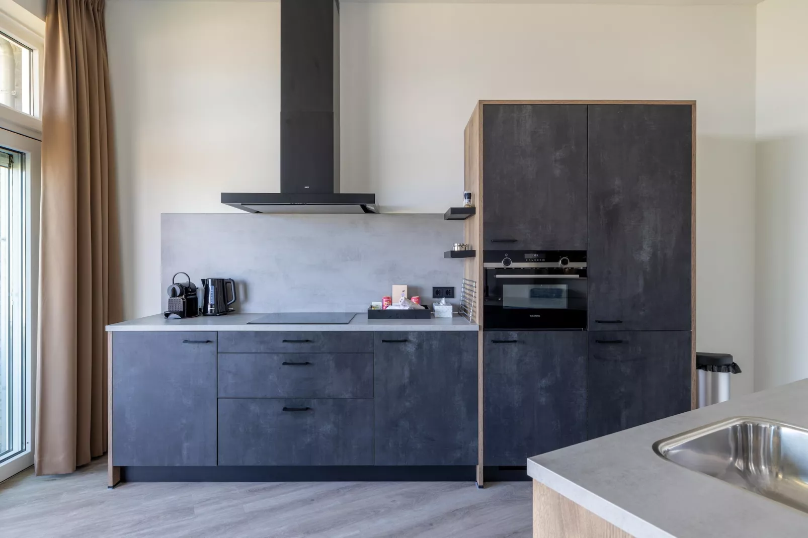Luxe appartement Vista Maris 'Laguna Beach House' - Havenweg 8-32  Sint-Annaland Oosterschelde-Kitchen