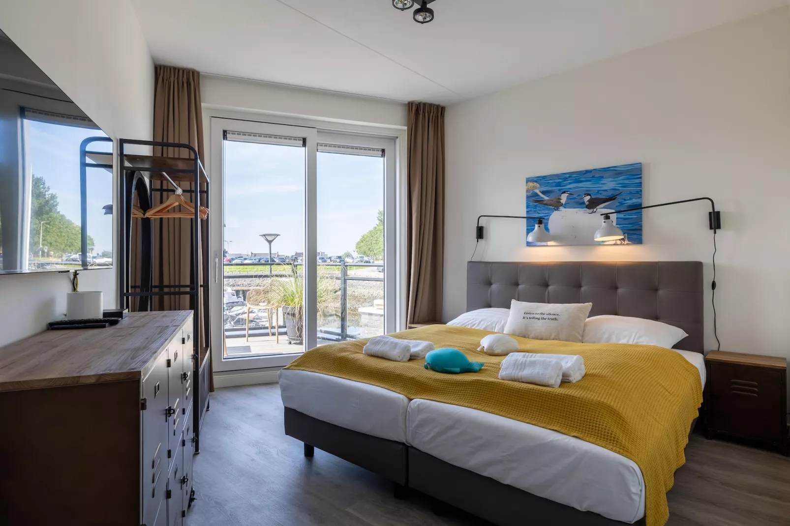 Luxe appartement Vista Maris 'Laguna Beach House' - Havenweg 8-32  Sint-Annaland Oosterschelde-Bedroom