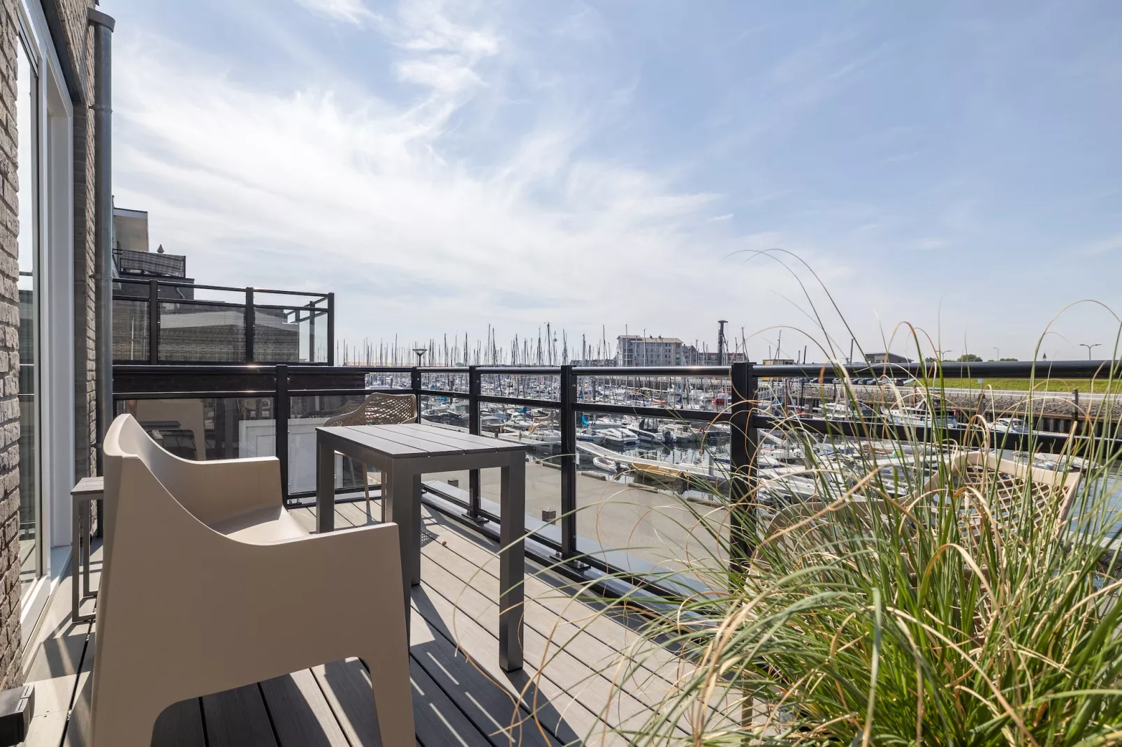 Luxe appartement Vista Maris 'Laguna Beach House' - Havenweg 8-32  Sint-Annaland Oosterschelde-Terrace balcony