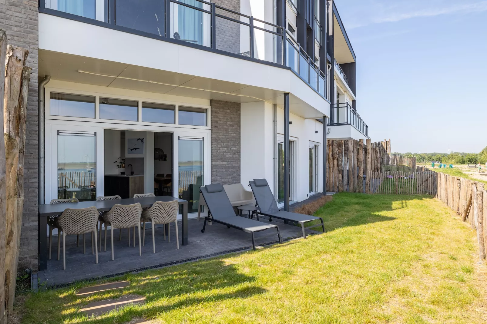 Luxe appartement Vista Maris 'Laguna Beach House' - Havenweg 8-32  Sint-Annaland Oosterschelde-Gardens summer