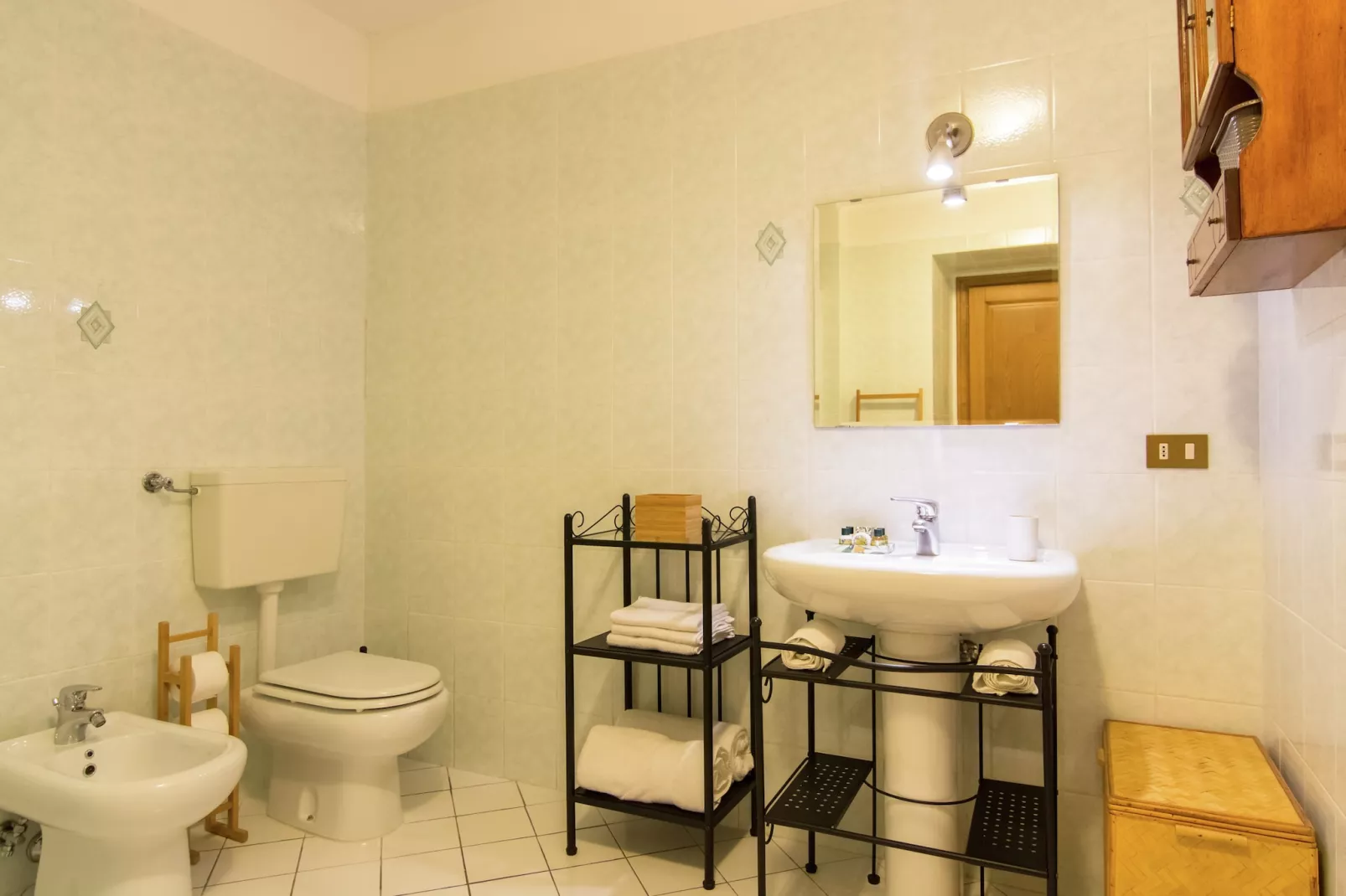Ulivo-Bathroom