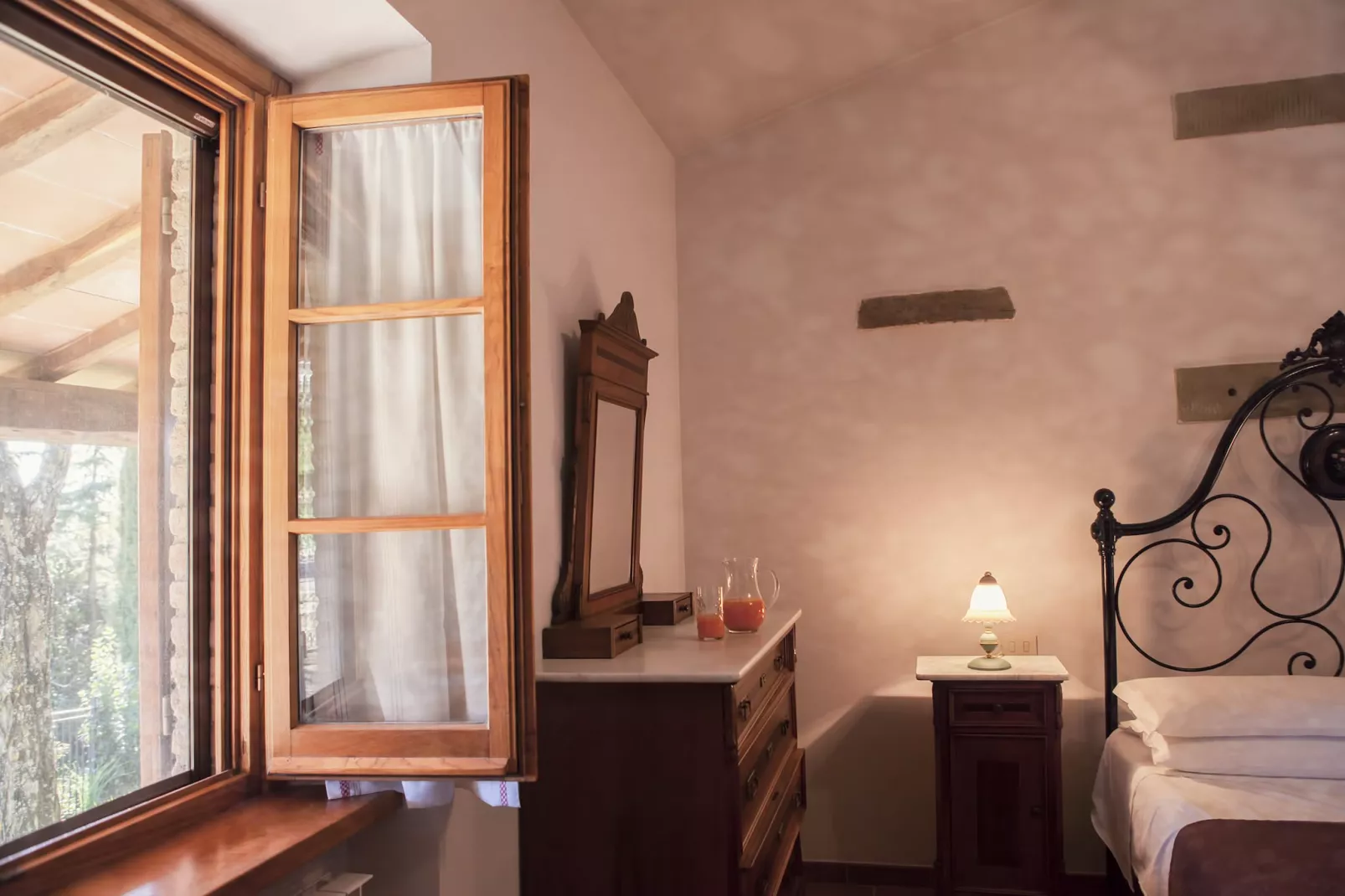 Acacia-Bedroom