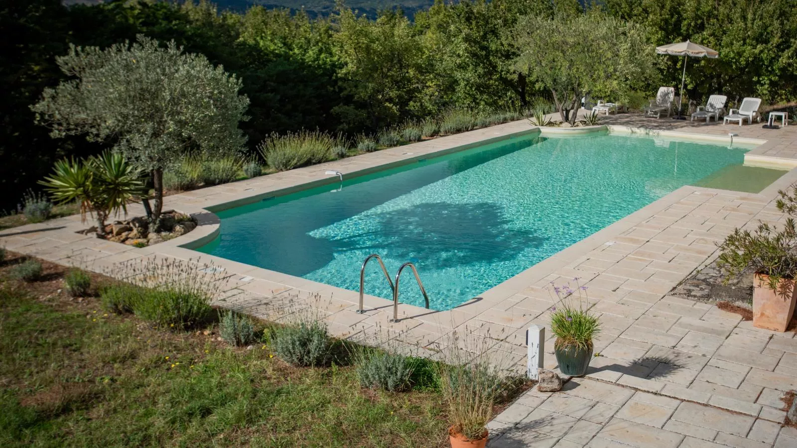 La porteuse deau-View summer