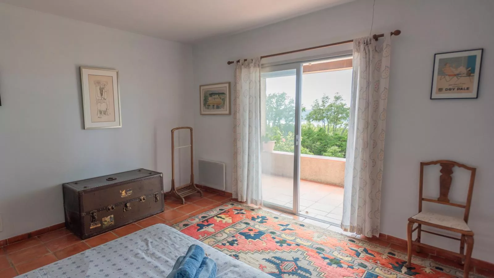 La porteuse deau-Bedroom