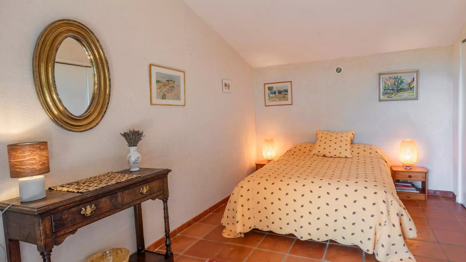 La porteuse deau-Bedroom