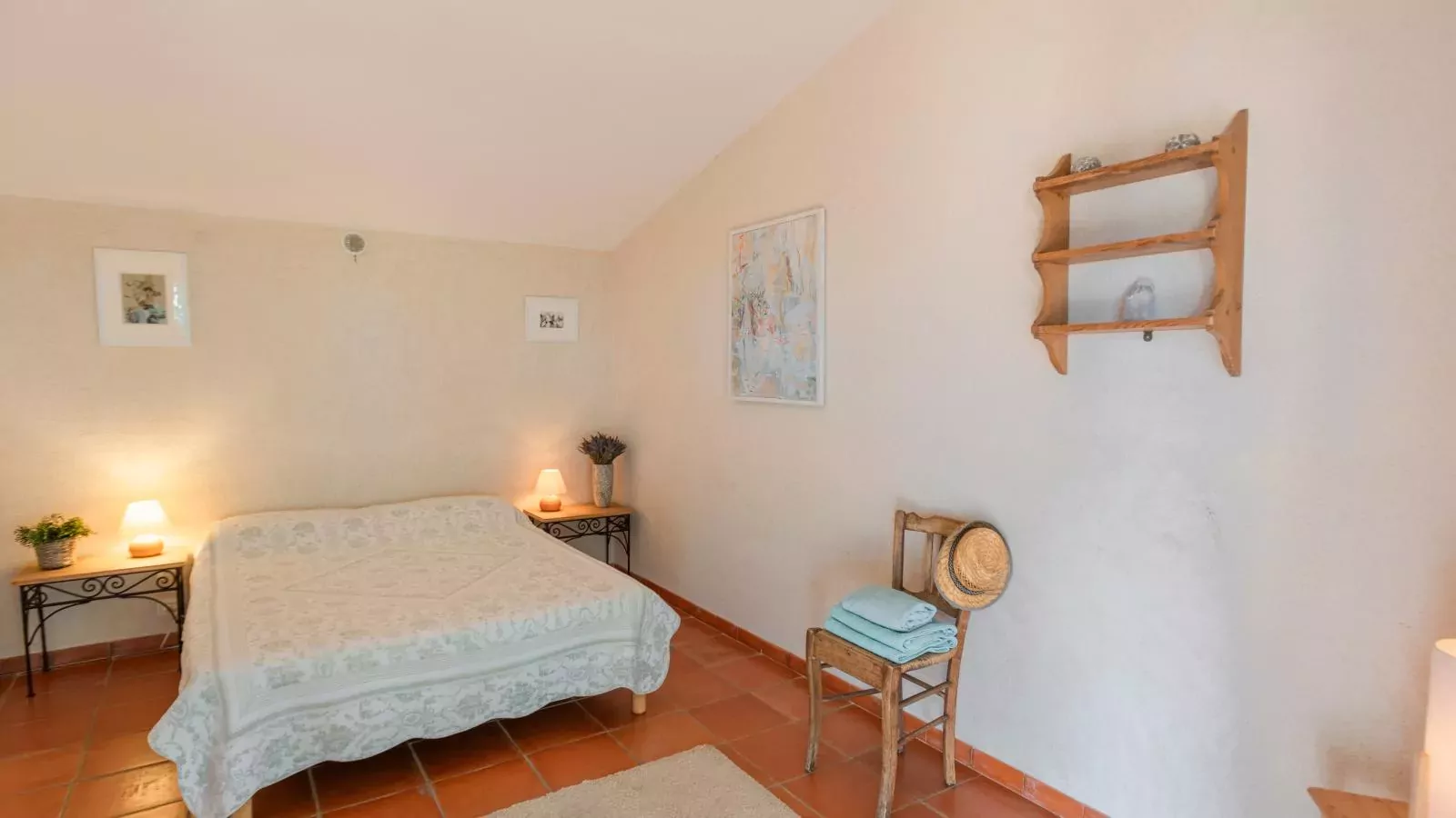 La porteuse deau-Bedroom