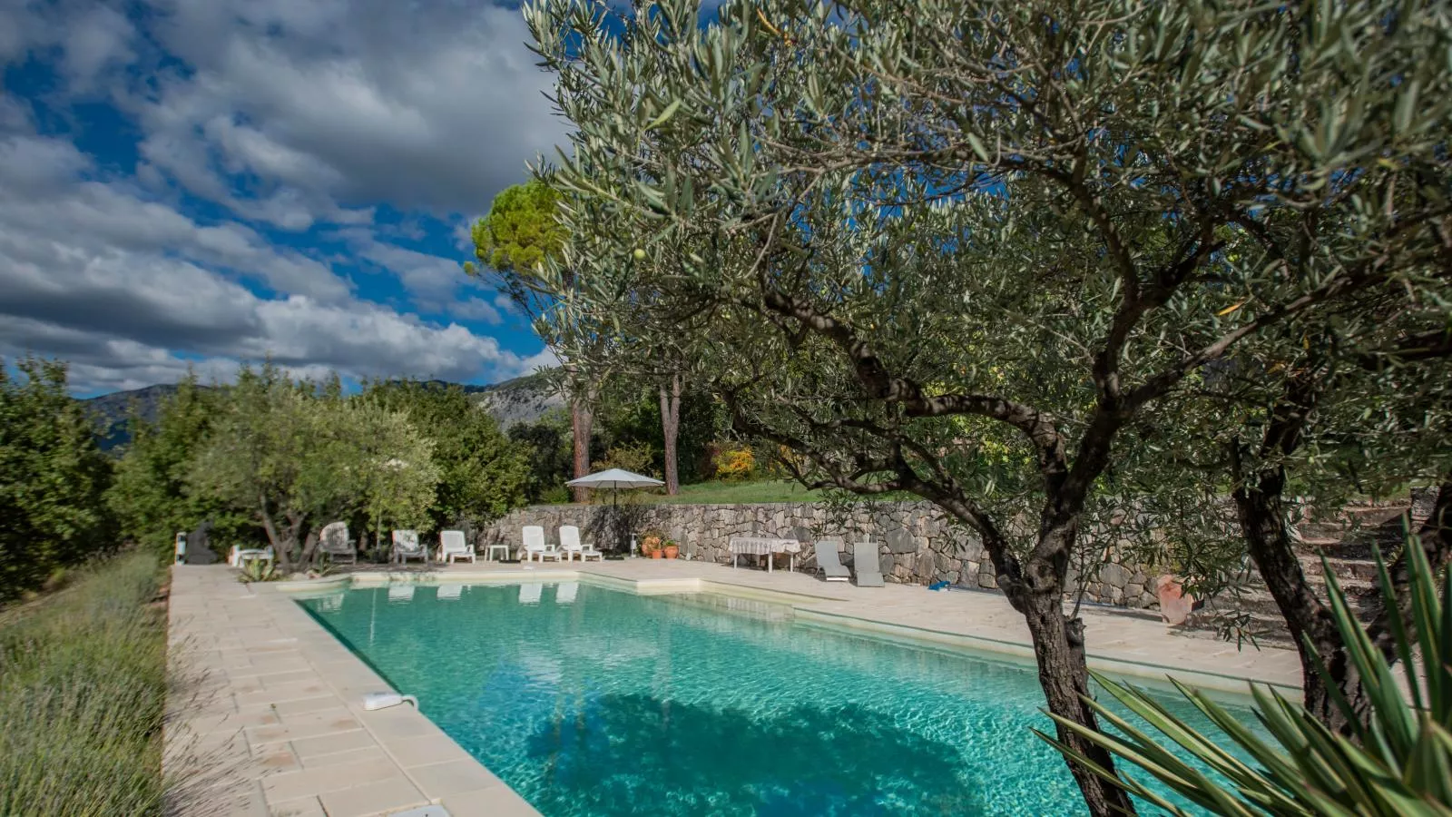 La porteuse deau-Pool