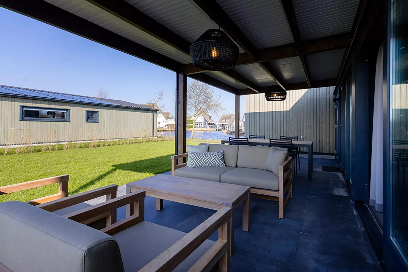 Docklodge 16-Terrace balcony