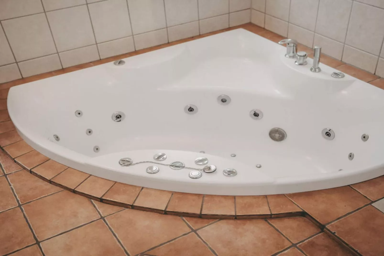 Nice 4-star hotel room with free breakfast-Indoor