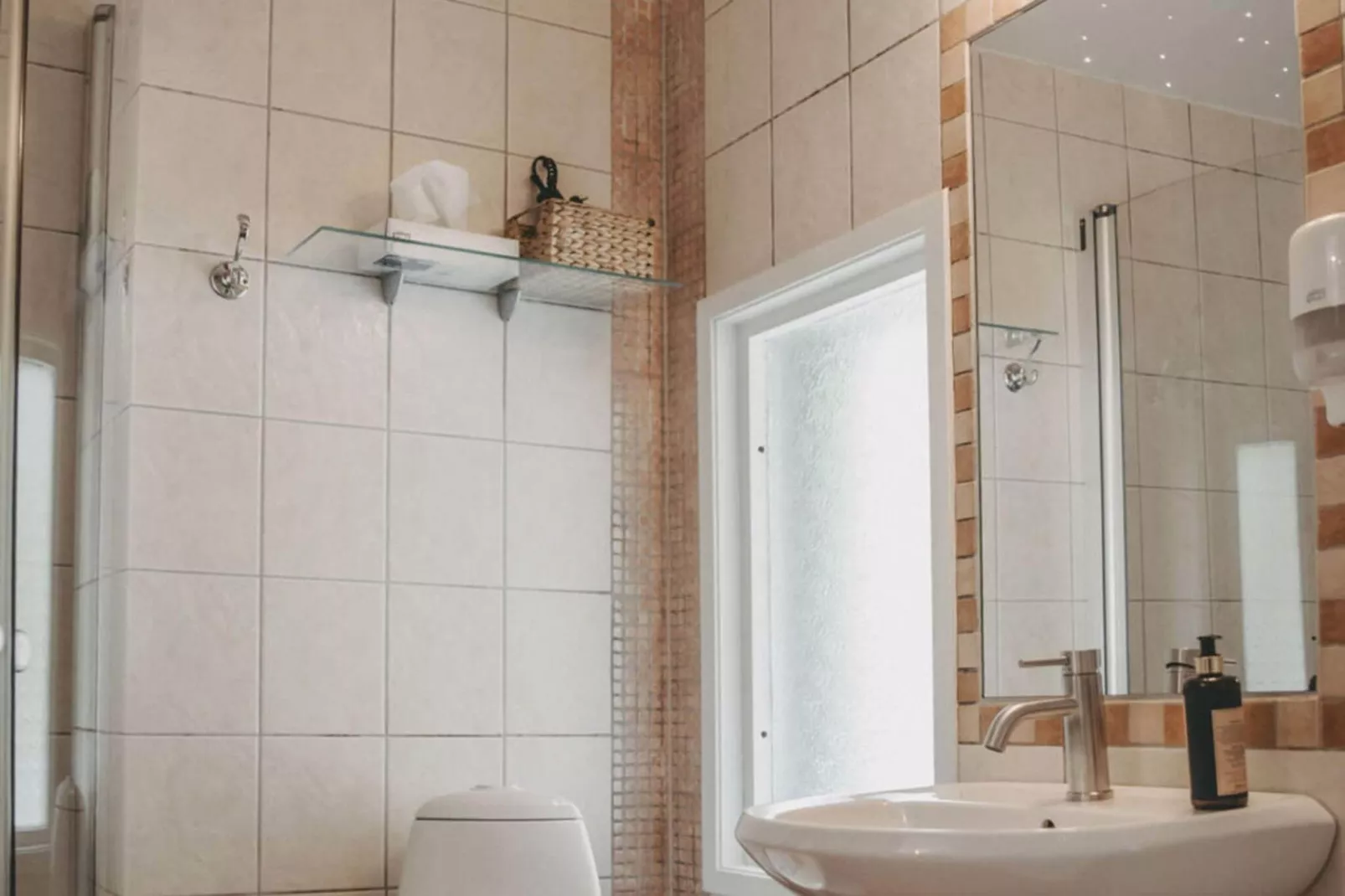 Nice 4-star hotel room with free breakfast-Indoor