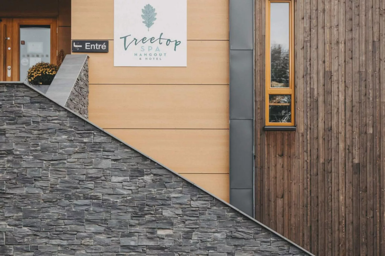 Snug hotel room with free breakfast-Outdoor