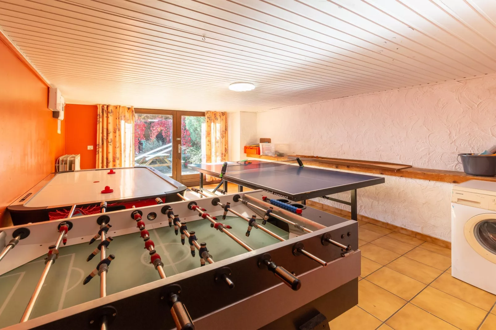 Claire Fontaine-Recreation room