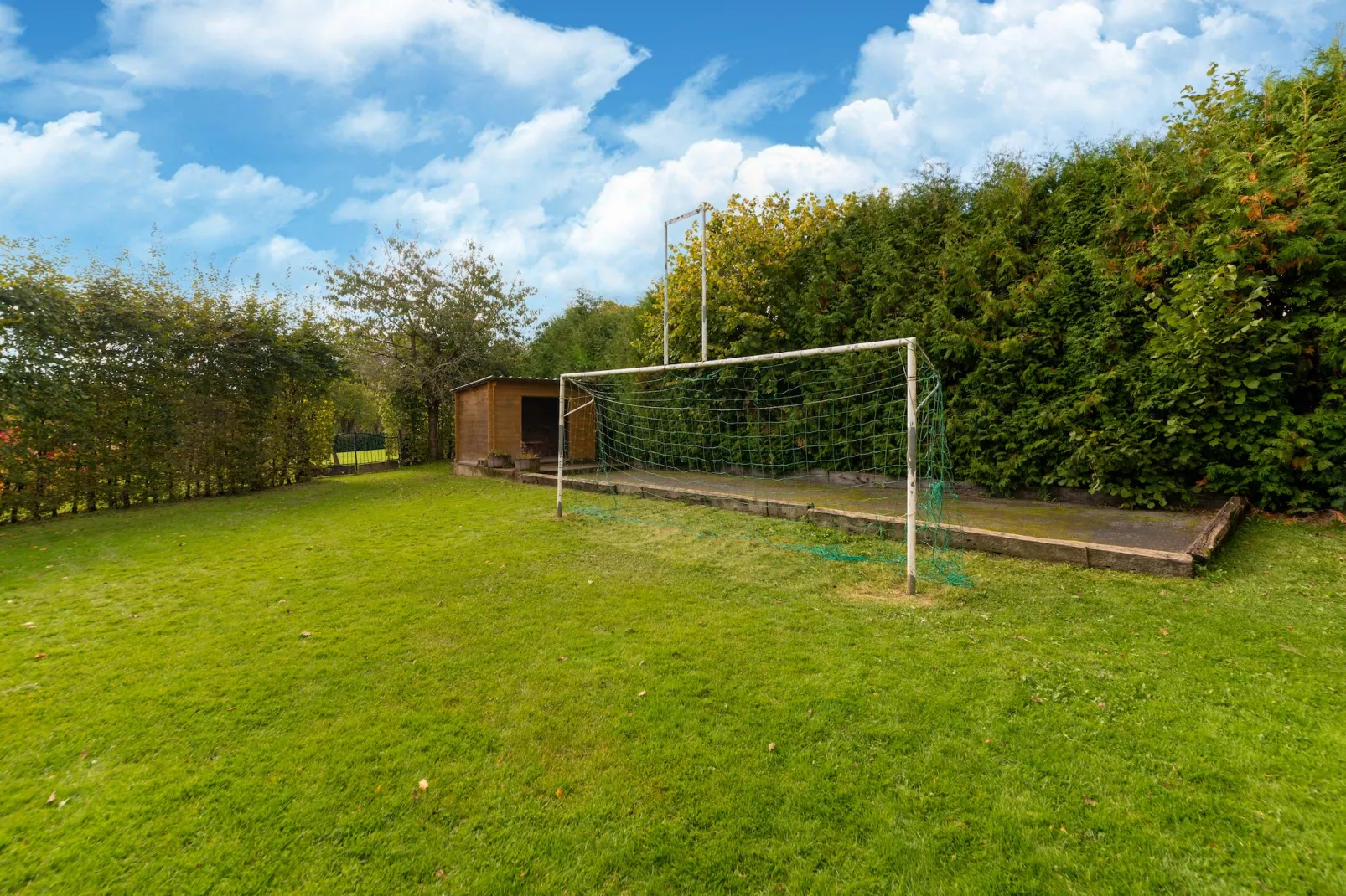 Claire Fontaine-Park facilities