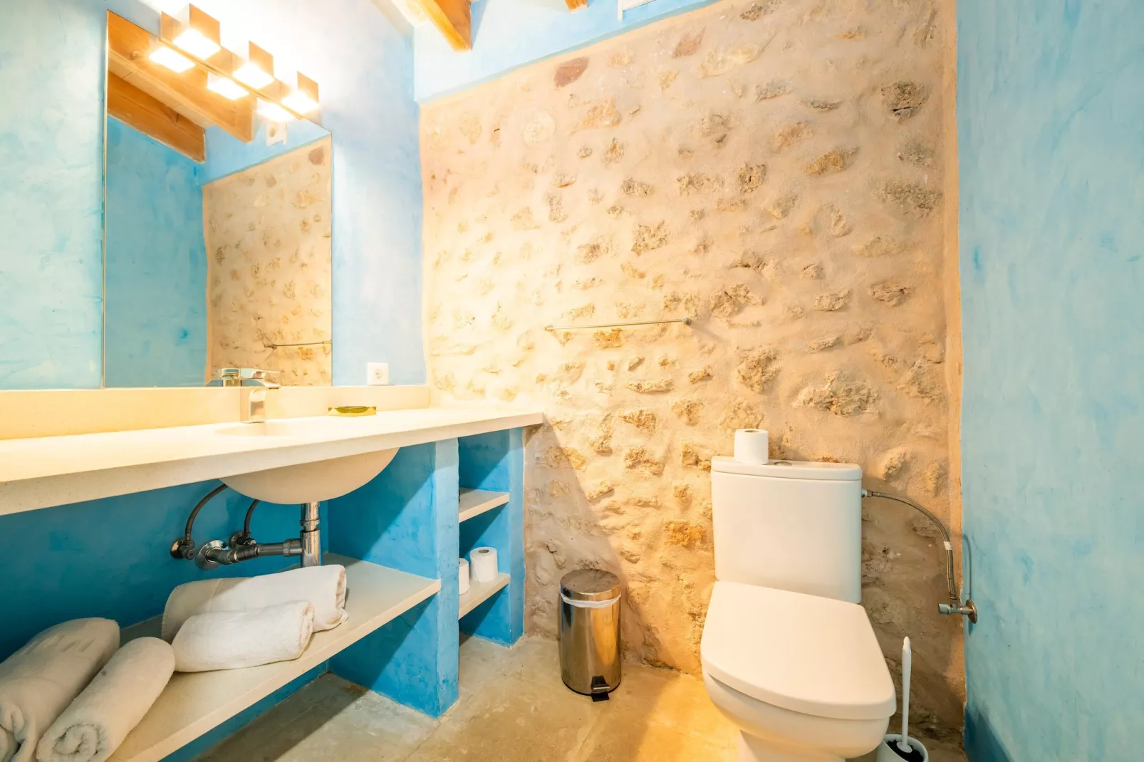 Gallinero-Bathroom