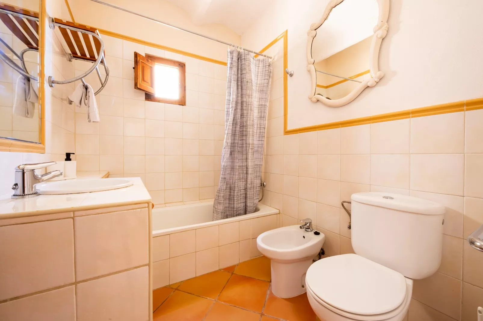 El Taller-Bathroom