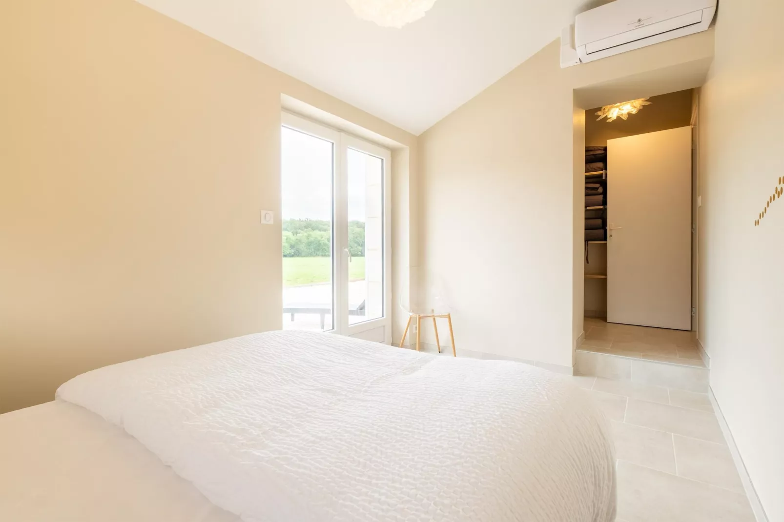 Maison typique vue sur le château d'Hautefort 8 pax-Bedroom