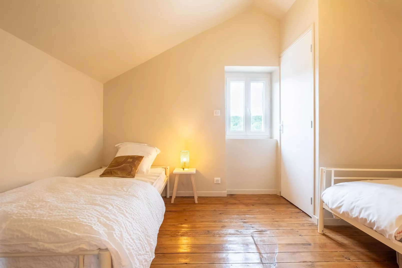 Maison typique vue sur le château d'Hautefort 8 pax-Bedroom