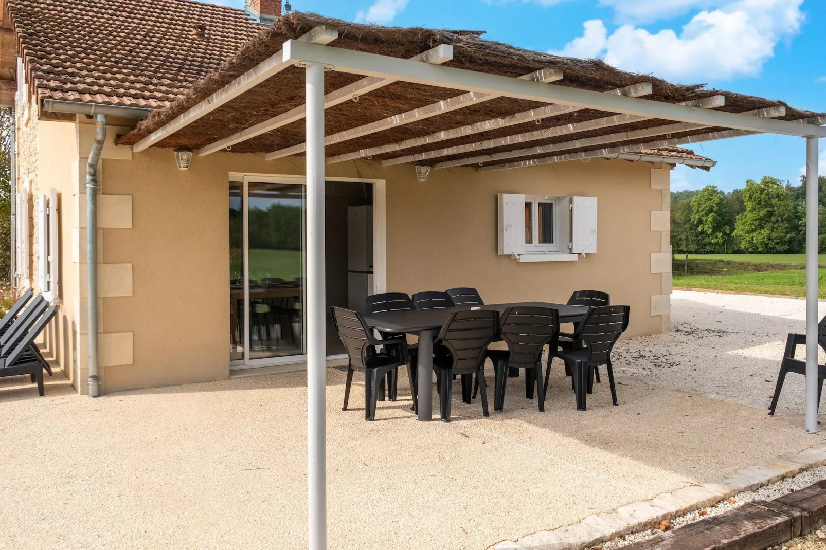 Maison typique vue sur le château d'Hautefort 8 pax-Terrace balcony