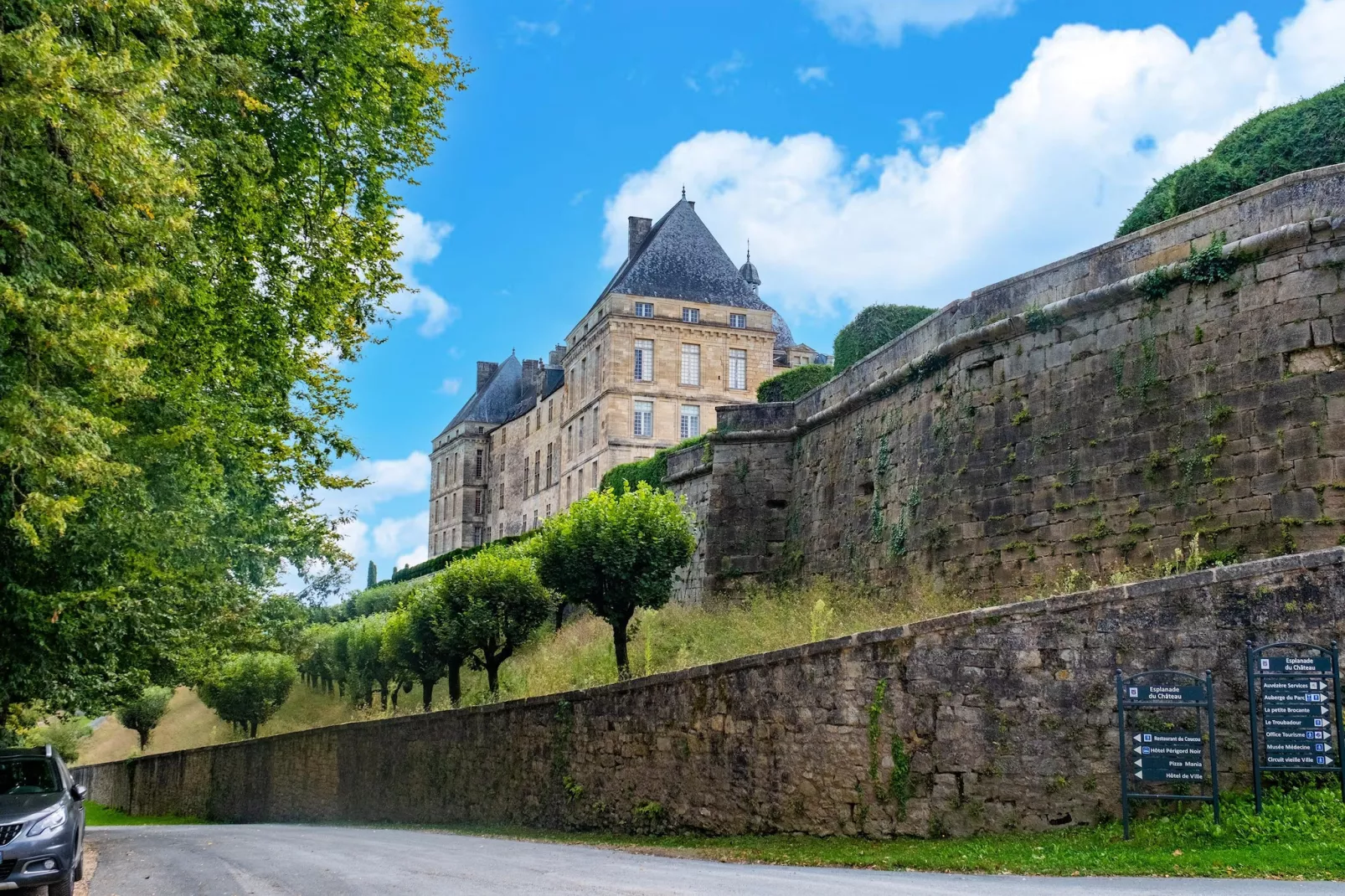 Maison typique vue sur le château d'Hautefort 8 pax-Areas summer 5km
