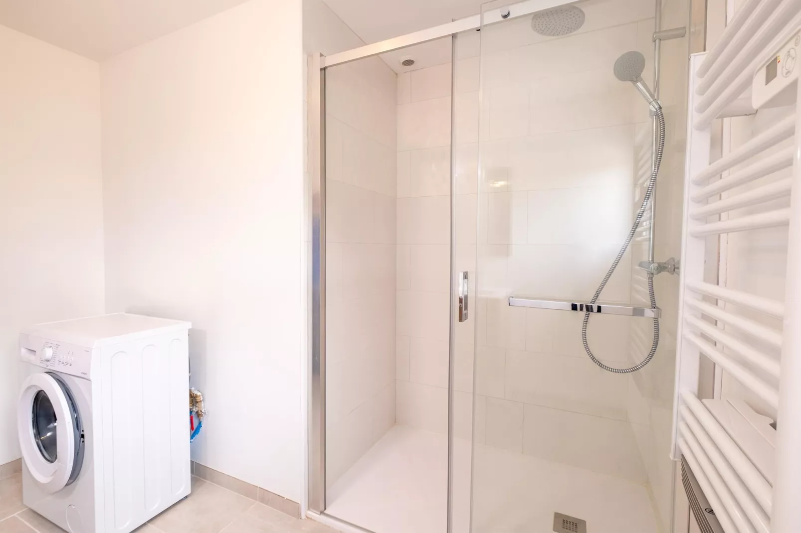 Maison typique vue sur le château d'Hautefort 4 pax-Bathroom