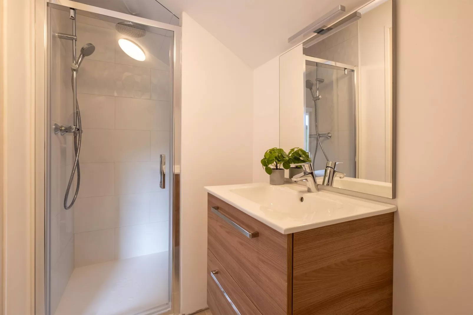 Maison typique vue sur le château d'Hautefort 4 pax-Bathroom