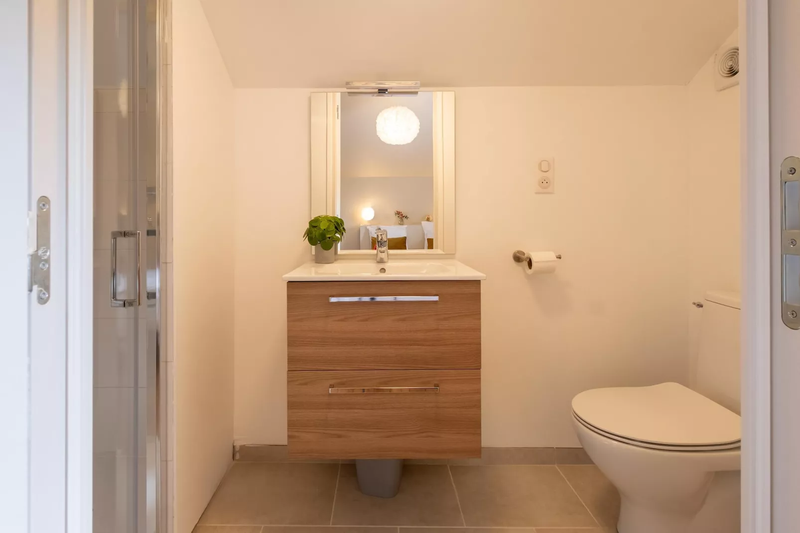 Maison typique vue sur le château d'Hautefort 4 pax-Bathroom